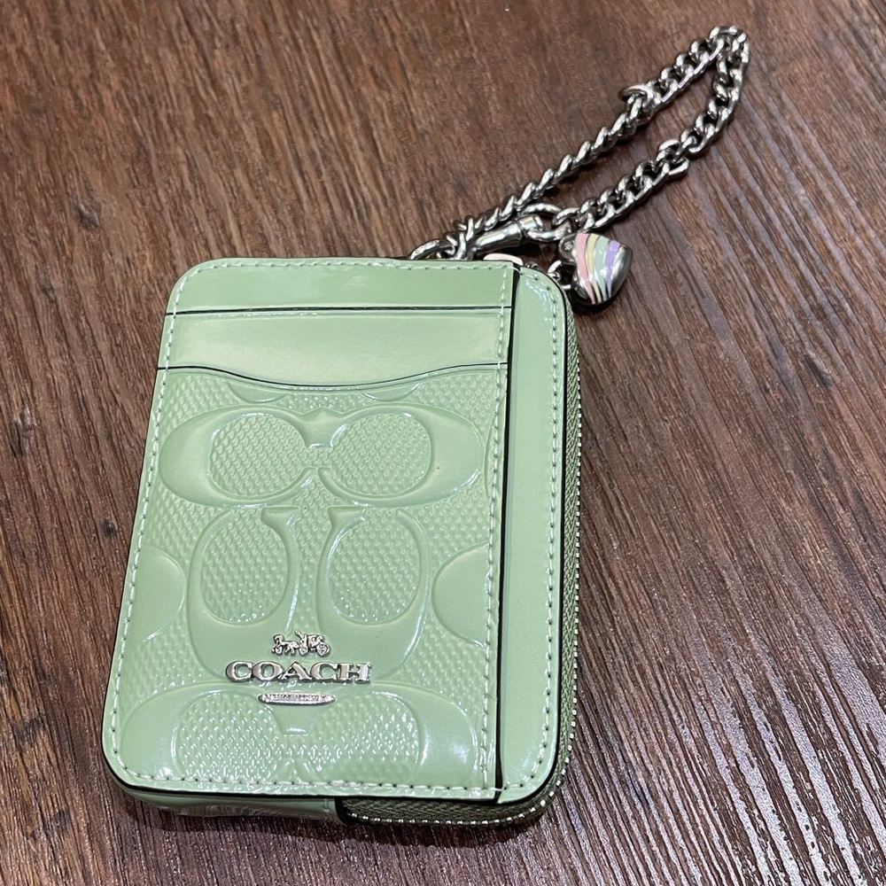 NWT coach Zip Card Case In Signature Leather With Heart Charm